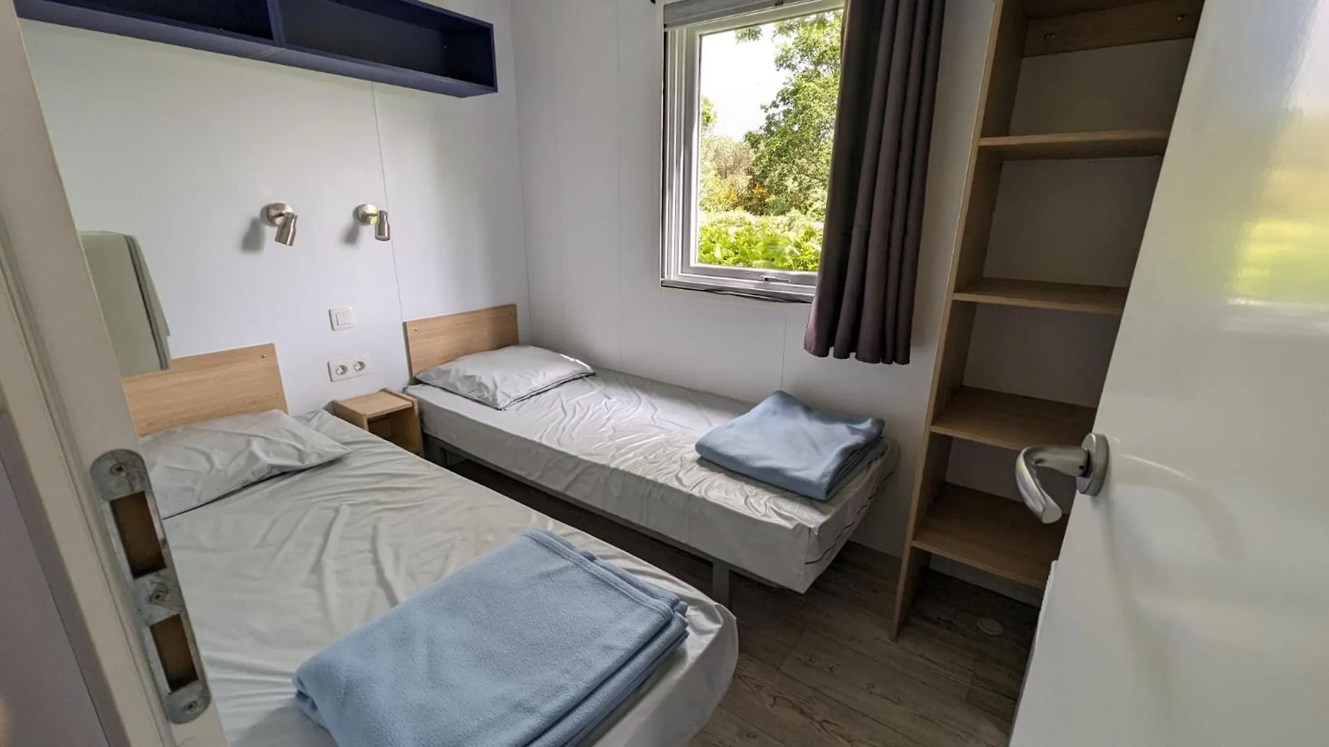 *** Campsite Camping De Lanven Villa Plomeur France
